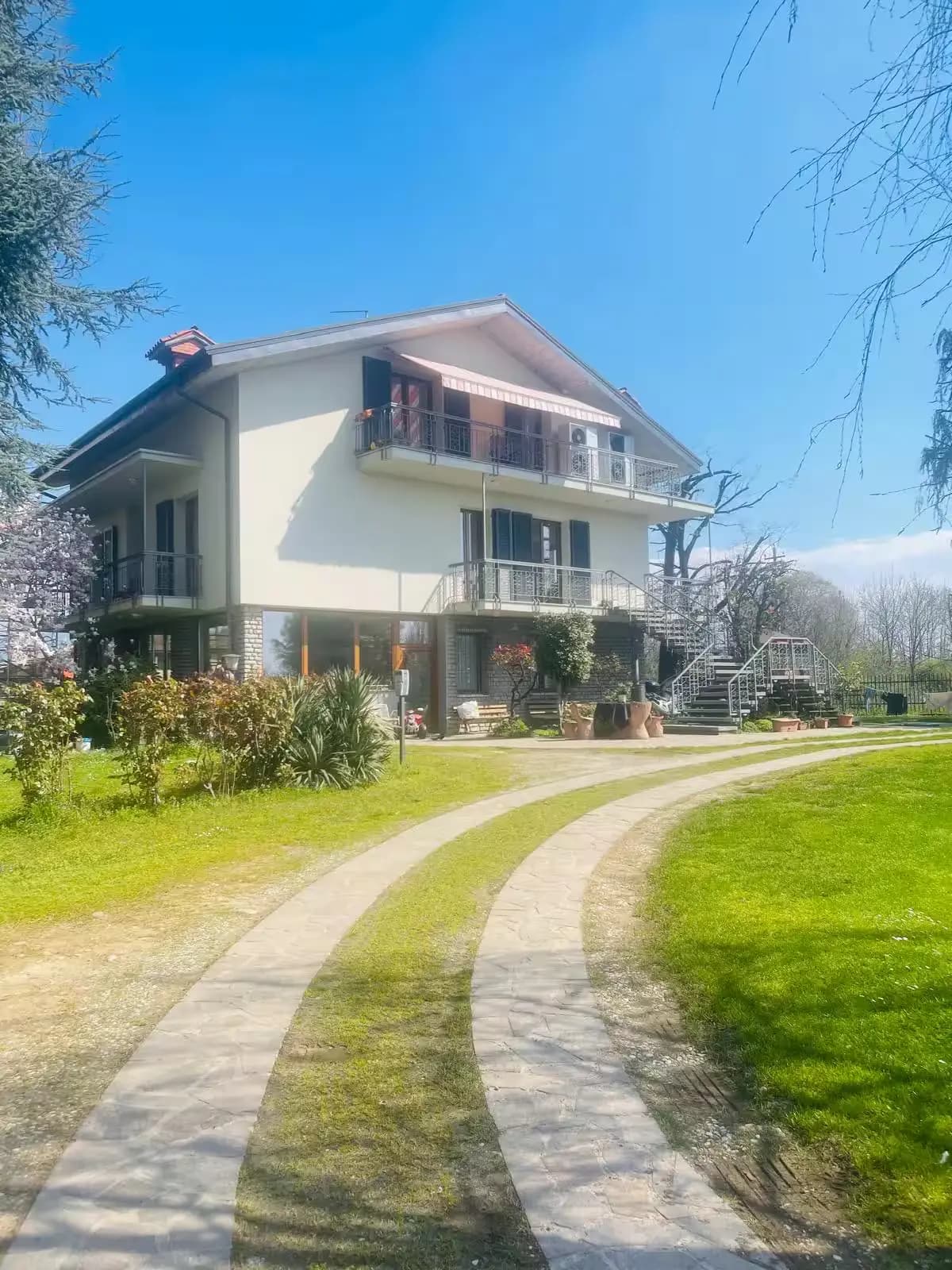 Villa Gabri 25 rifugio verde vicino a Bergamo con jacuzzi privata